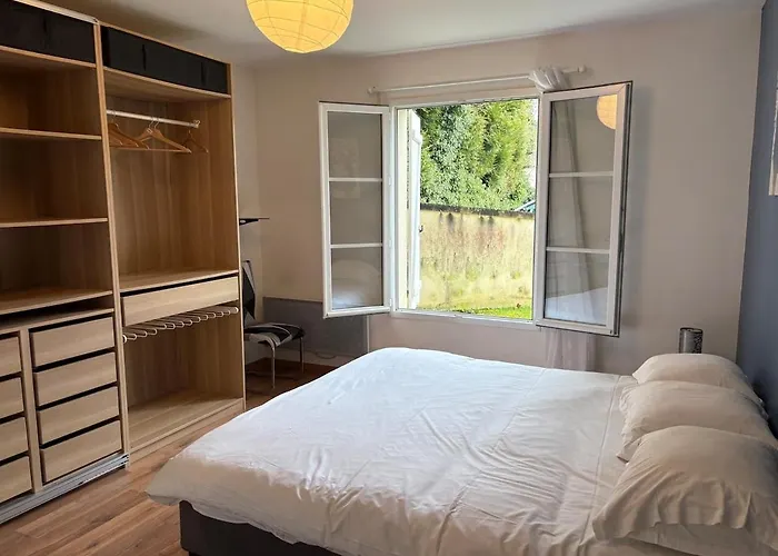 Holiday home Maison Spacieuse Et Lumineuse A Pierrefonds